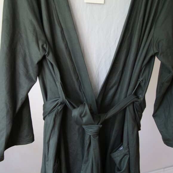 Queen Maddyn dressing gown. - Picture 10 of 13
